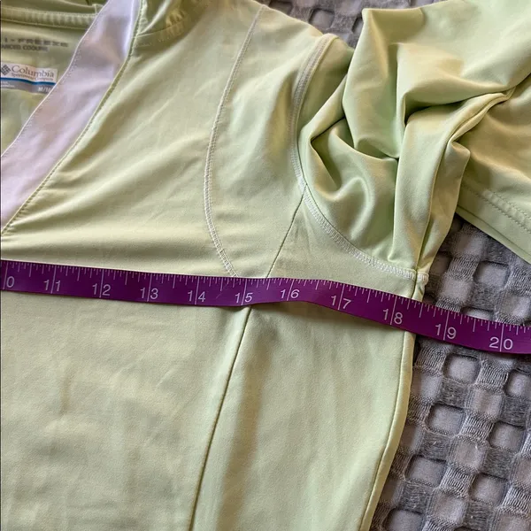 Columbia Women's lime Omni- freeze Hoodie - Image 5