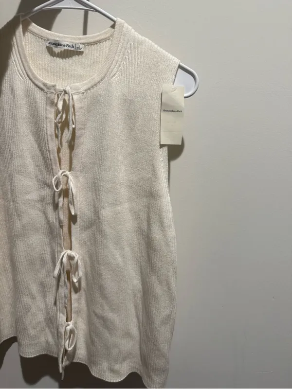 Abercrombie & Fitch Sleeveless Cream Tie-Front Ribbed Top - Image 4