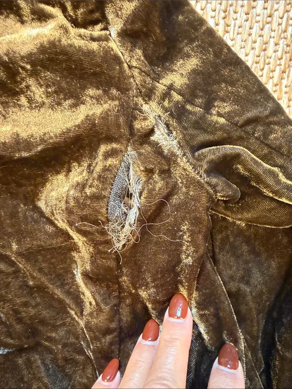 Cartonnier Olive Velvet Single-Button Blazer with Floral Lining - Image 4