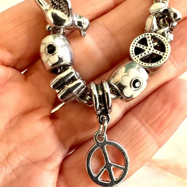 Silver tone bird flower peace owl charm bracelet - Image 8