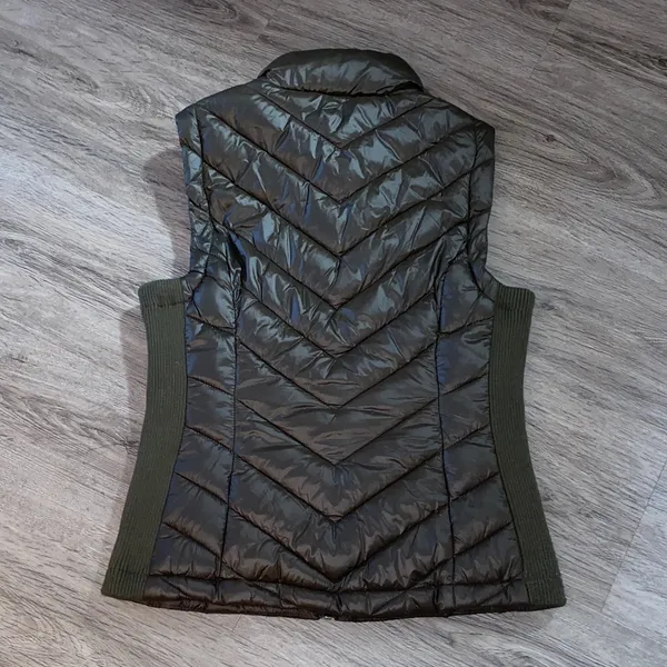 Love Tree Olive Quilted Vest - Image 3