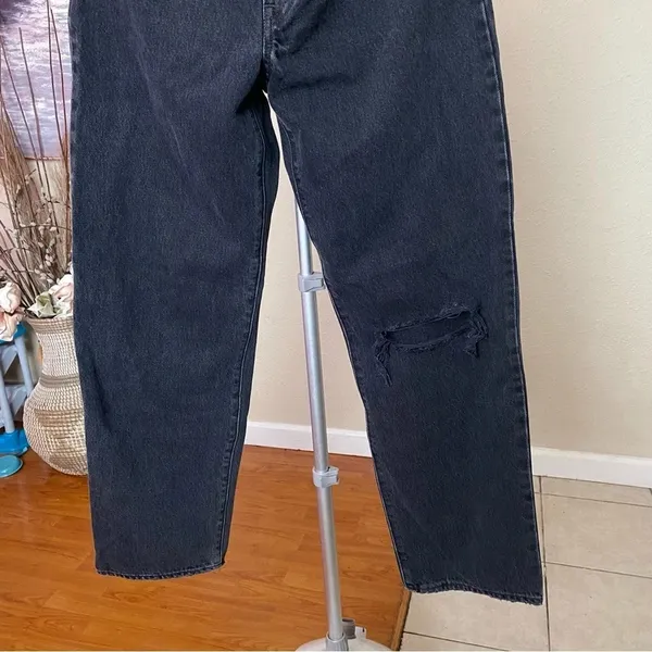 Levi's Distressed High Rise Straight leg Jean busted knee‎ distressed size 27 - Image 3