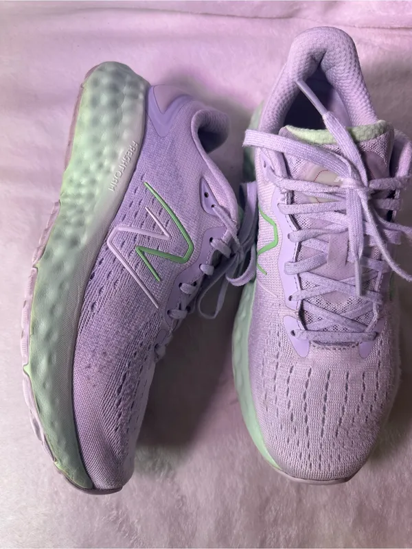 New Balance White Shoe with Neon Green Accents - Image 4