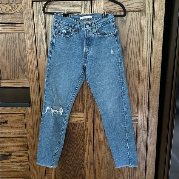 Levi's Premium Wedgie Straight leg medium wash denim jeans women’s size 24‎ - Image 3