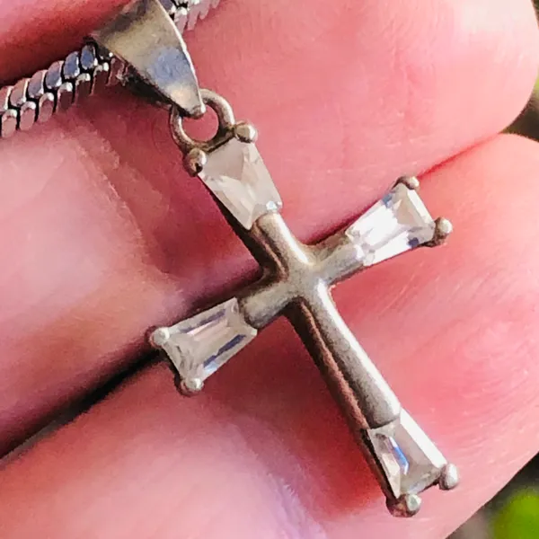 Vintage tapered baguette cubic zirconia 925 cross pendant on chain - Image 11