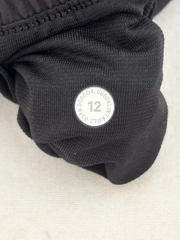 Lululemon Hotty Hot Short II Long 4", Black - Image 4