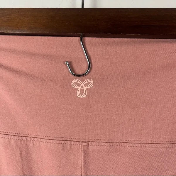 Aritzia TNA pink 7 inch biker shorts size small - Image 4