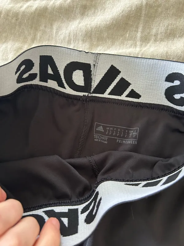 ☀️3/$25 Adidas tech fit Runners shorts black large prime green - Image 4