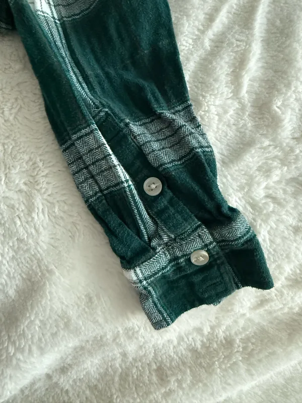 Universal Threads Flannel Button-Up - Image 4