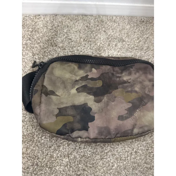Lululemon Everywhere Crossbody Belt Bag,Heritage Camo Wash,Juniper Green& Blac - Image 9