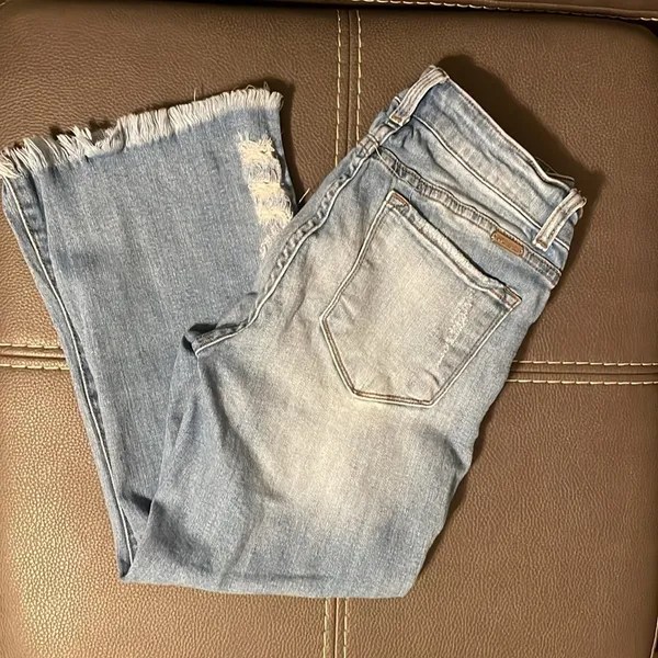 Women’s size 5/26 KANCAN fair used condition. stretchy distressed & stonewashed. - Image 6