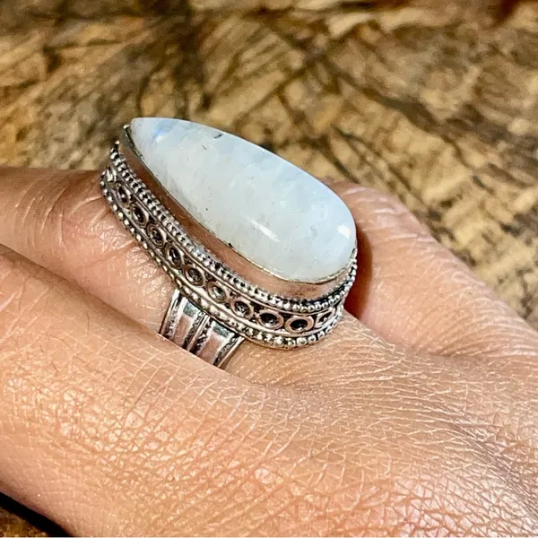 Rainbow Moonstone Ring Size 7 Silver - Image 4