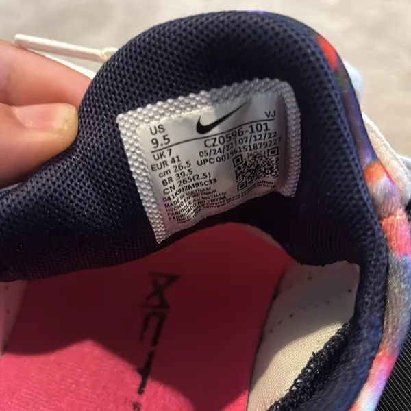 Nike Women's White and Pink Athletic Shoes - Image 5