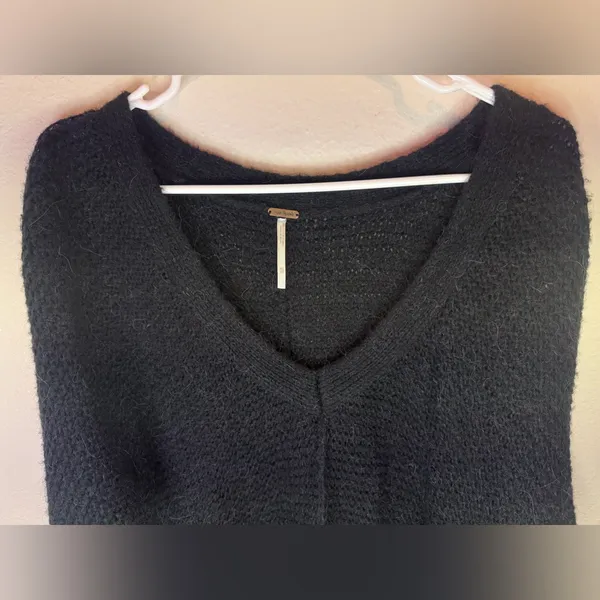 Free People Black Wool Alpaca Blend V-Neck‎ Oversized Sweater Size XS - Image 2