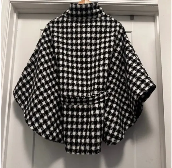 Juicy Couture poncho houndstooth - Image 2