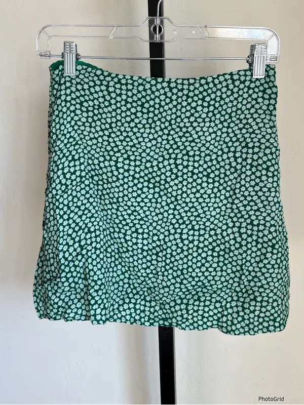 Showpo Green Floral Mini Skirt US 6 - Image 2