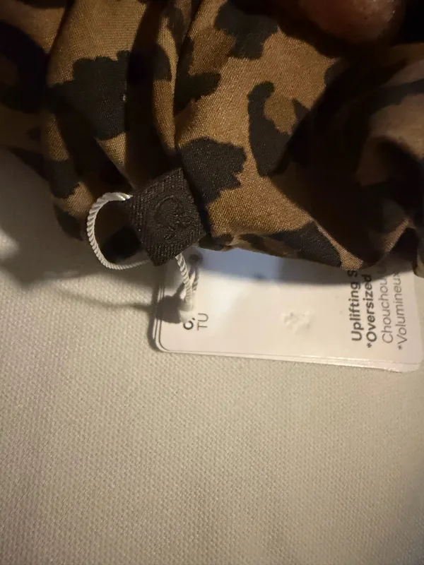 Lululemon Uplifting Scrunchie *Oversized True Leopard NWT - Image 2