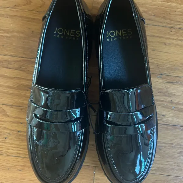 NEW Jones New York women Glossy Black loafers size 7 - Image 4