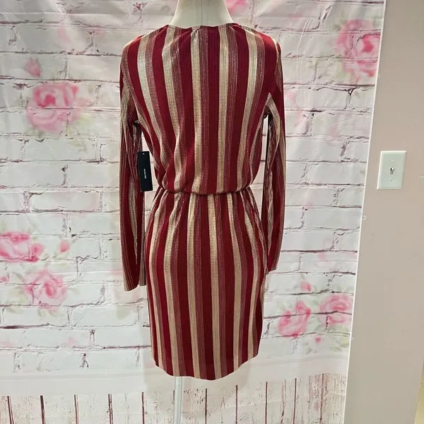 Lulu’s nwt V.I.P. Party Gold and Burgundy Striped Pleated Long Sleeve Dress size - Image 8
