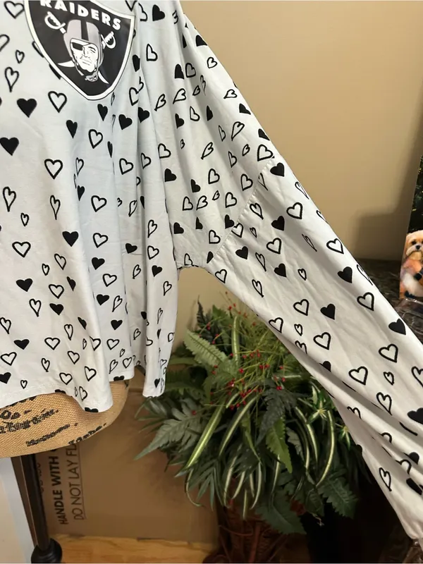 Riders By Lee Las Vegas Raiders Heart Print Lounge Set – Long Sleeve Top & Shorts - Image 4