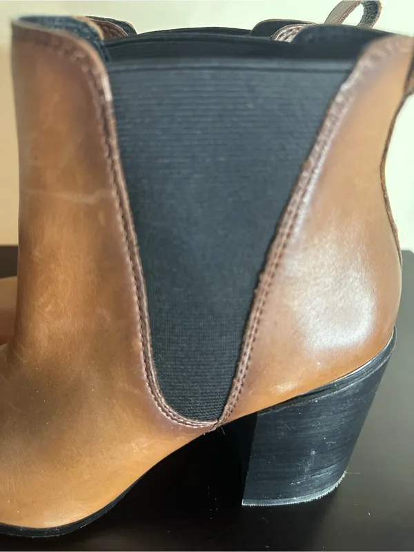 Steve Madden “Knoxi” Cognac Brown Leather Block Heel Chelsea Booties - Image 9