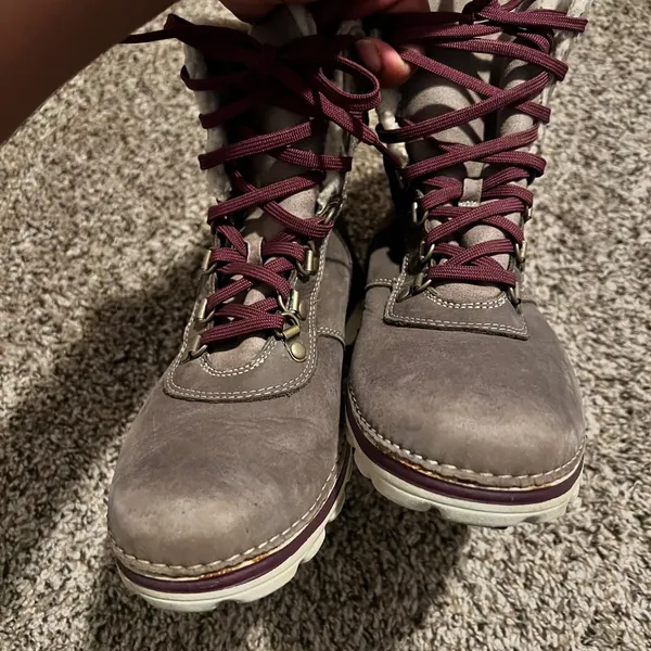 Timberland‎ Taupe Leather Faux Fur Lined Lace Up Hiking Boots Burgundy Accents - Image 7