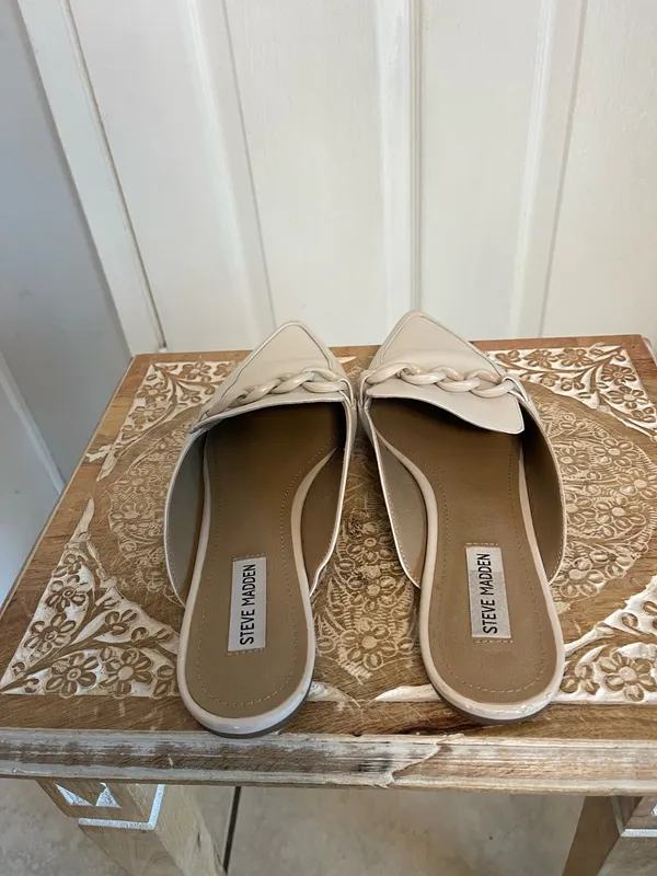 Steve Madden Cream Pointed Chain -Trim Mule. Size 11 - Image 3