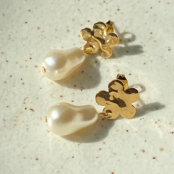 Handmade gold stainless flower baroque pearl dangle dangle earrings🌼 - Image 6