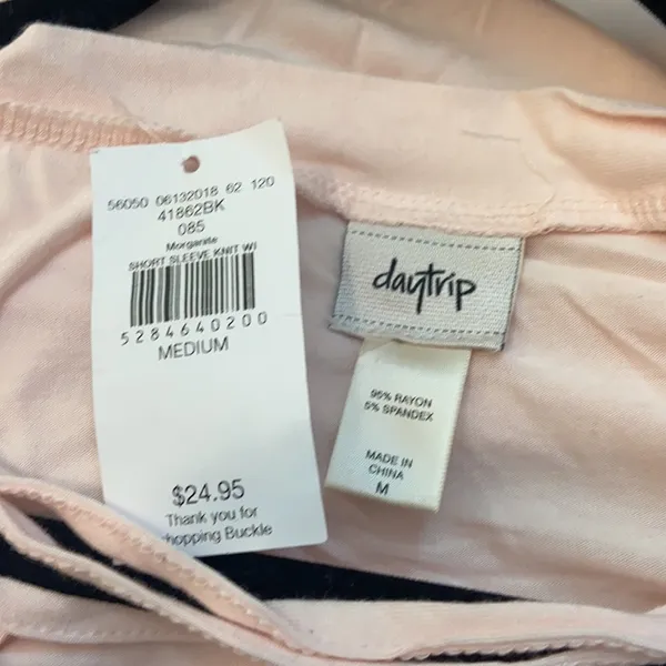 NWT Daytrip soft pink tee - Image 4