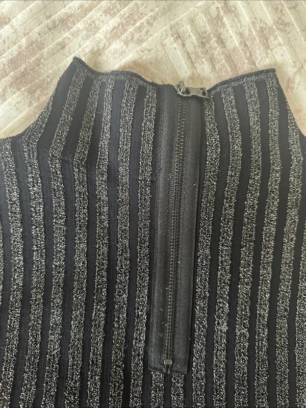 Sleeveless Metallic Black Stripe Mock Neck Crop Top - Image 3