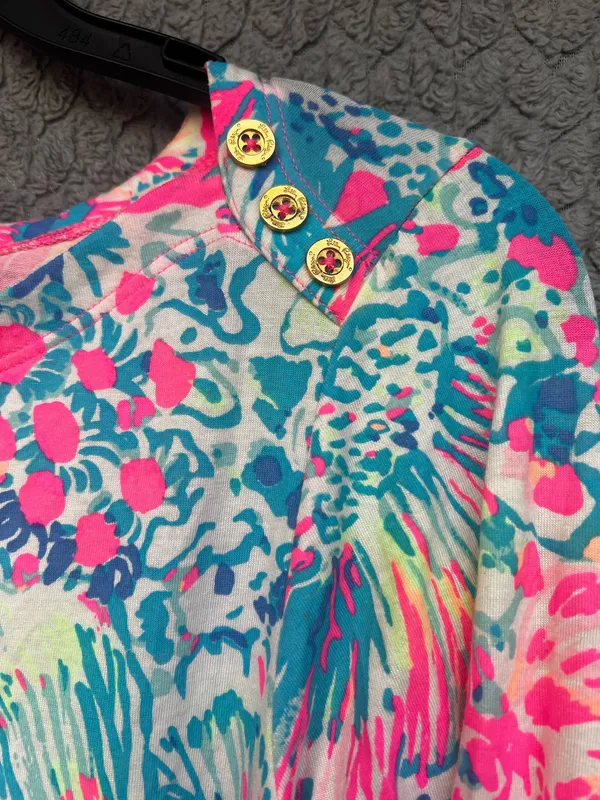 Lilly Pulitzer Alinda Top with a boat neck and 3/4 length sleeves size Medium - Image 4