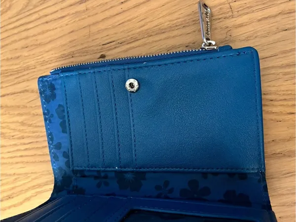 Disney Parks x Loungefly Stitch Tropical Zip Wallet - White/Blue - Image 7