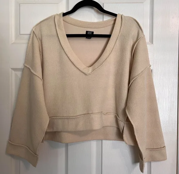 Urban Outfitters Beige Boxy V-Neck - Image 3