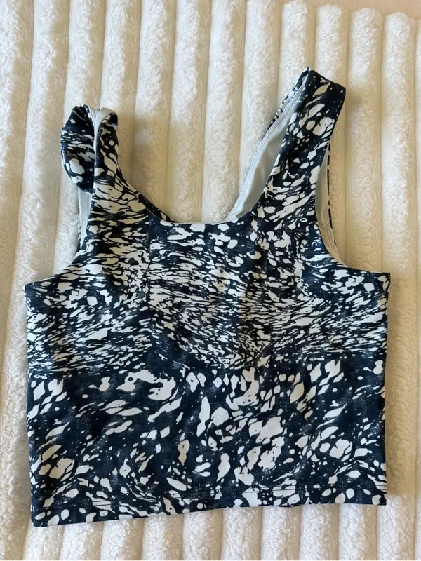 Move Theology Blue & White Marble Print Cropped Tank Top - Image 5