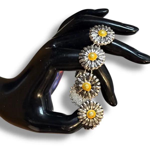 Silver tone sunflower link bracelet - Image 4