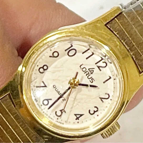 Vintage‎ Lorus Quartz Y481-0570 Stainless Steel Watch Need Battery - Image 2