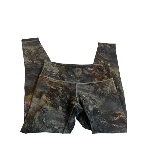 Lululemon Wunder Under Radiant Multi Marble Size 8 (note flaw) 27” inseam - Image 8