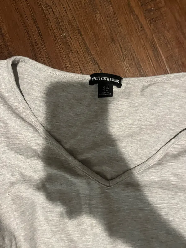 Pretty Little Thing V-Neck Long Sleeve - Image 4