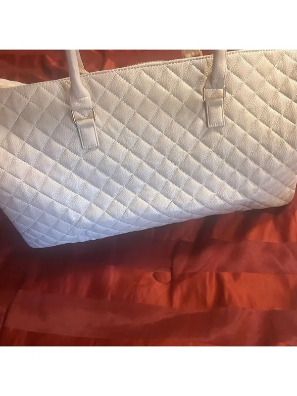 Elegant Quilted vegan leather dust pink weekender - Image 7