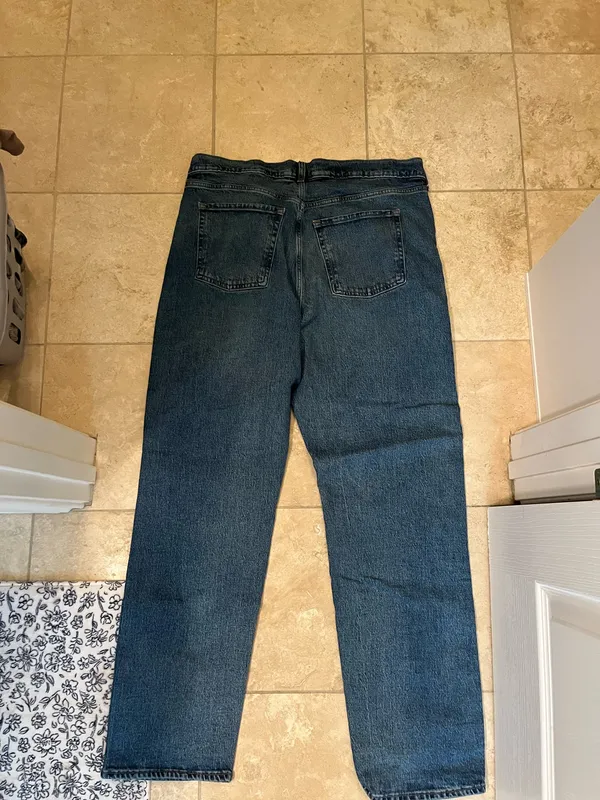 Old Navy Mid-Rise Jeans - Image 4