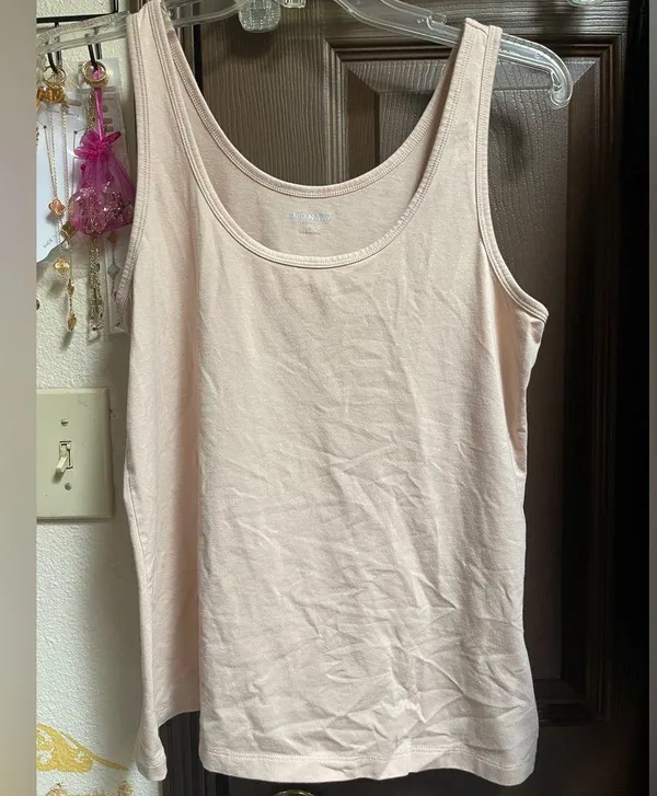 Old Navy first layer tank tops LARGE - Image 4