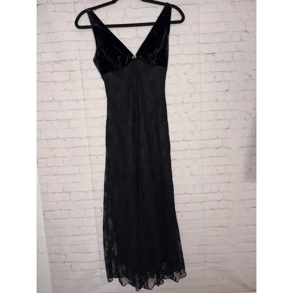 NIA The Brand Guest Black Velvet and Lace Midi Dress Whimsigoth Wedding Formal S - Image 4
