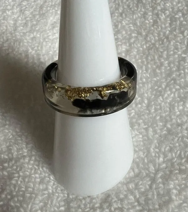 Retro Style Ring Resin Mixed With Golden Foil Smudged Design Size 7 - Image 2