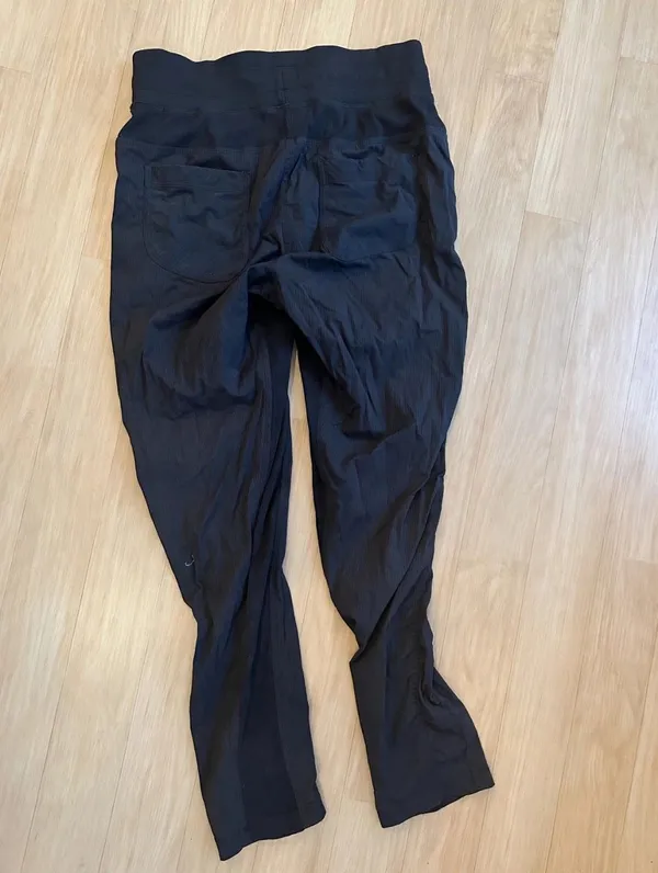 Lululemon Dance Studio Women's Black Pants Sz 6 Tapered Jogger Athleisure - Image 2