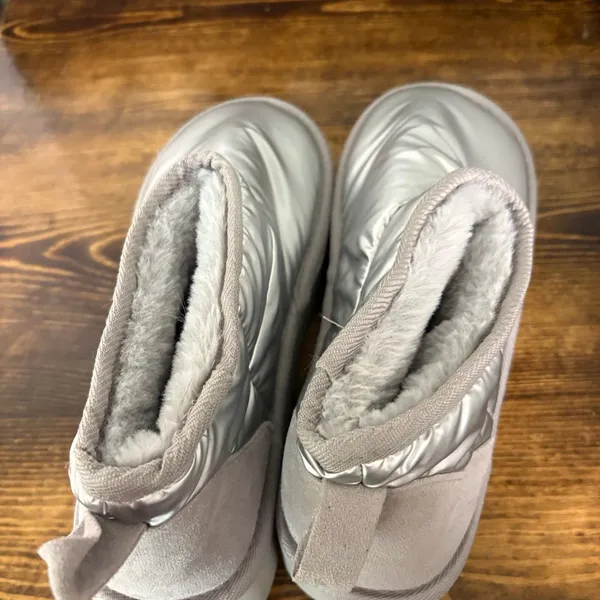Steve Madden‎ Silver Metallic Puffer Boot Size 9/10 - Image 4