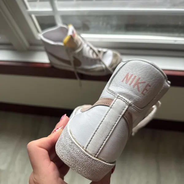 Nike Blazer Mid '77 white and dusty pink sneakers - Image 3