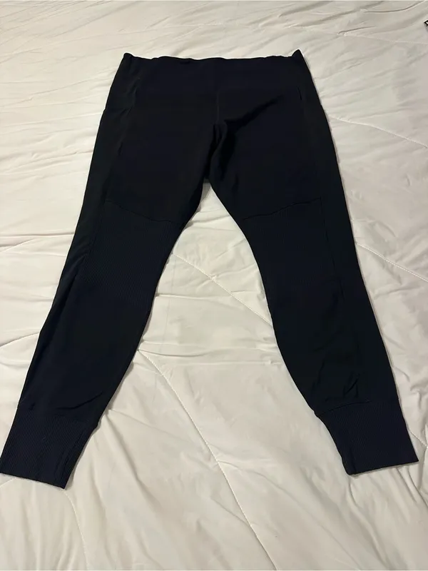 Athleta Black Excursion Hybrid Tight - Size XL - Paneled Performance Leggings - Image 6