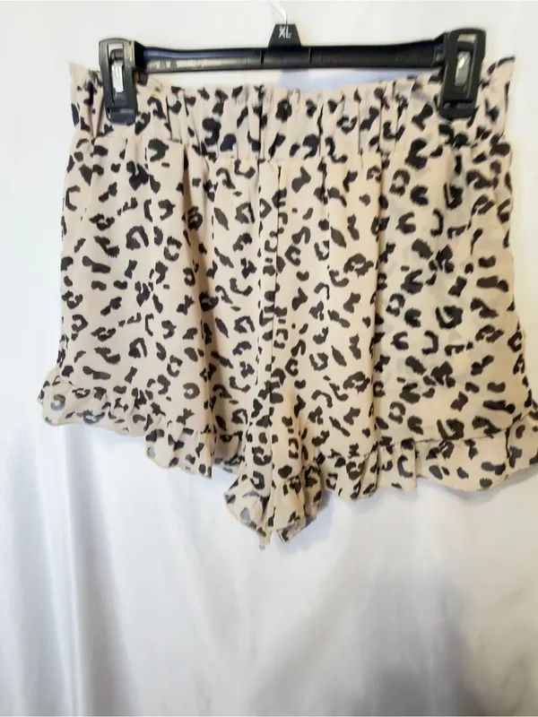 Harper Heritage Chic High Waist Leopard Print Shorts Size Medium - Image 2