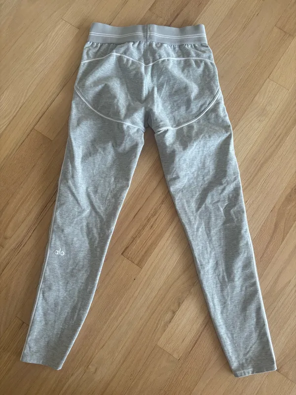Alo Yoga Grey Heart Throb Set - Image 12