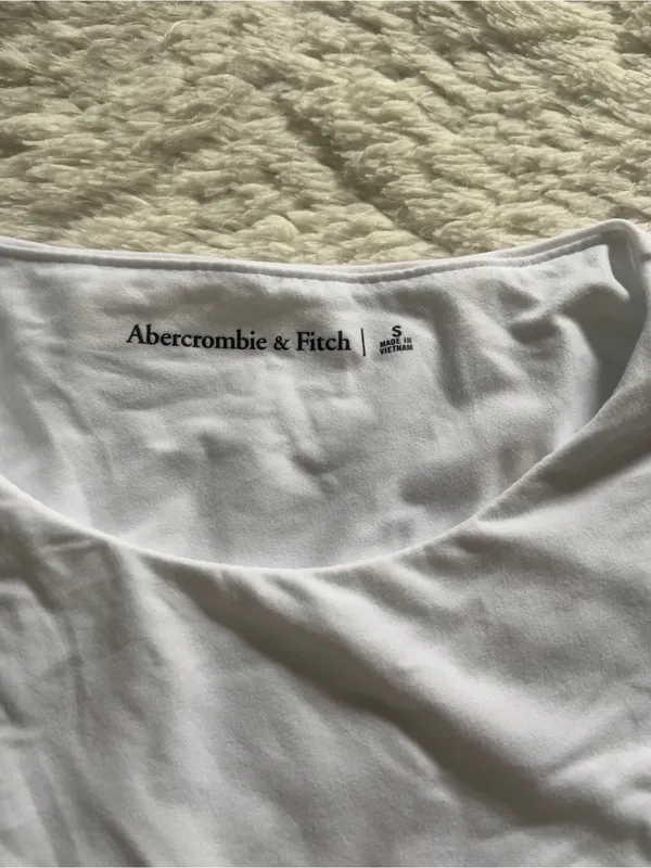 Abercrombie & Fitch Soft Matte Seamless Tuckable Baby Tee - Image 3
